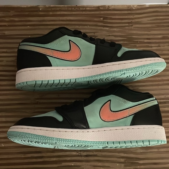 NIKE AIR JORDAN 1 LOW SE (GS) TROPICAL TWIST SZ 4Y - Picture 3 of 8